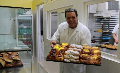 Da "� baff�n" a "Mimmo del fafarulo": viaggio notturno tra le cornetterie di Bari